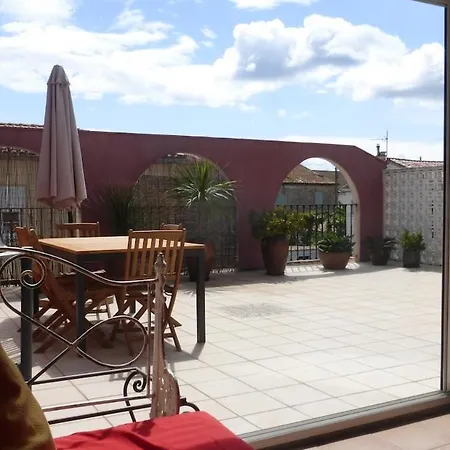 Charming Apartment, 3 Bedrooms, Large Terrace * 포르트라누벨